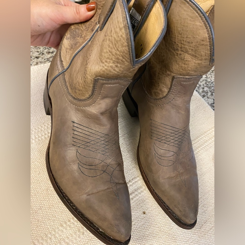 Frye Billy short boots Size 9 B